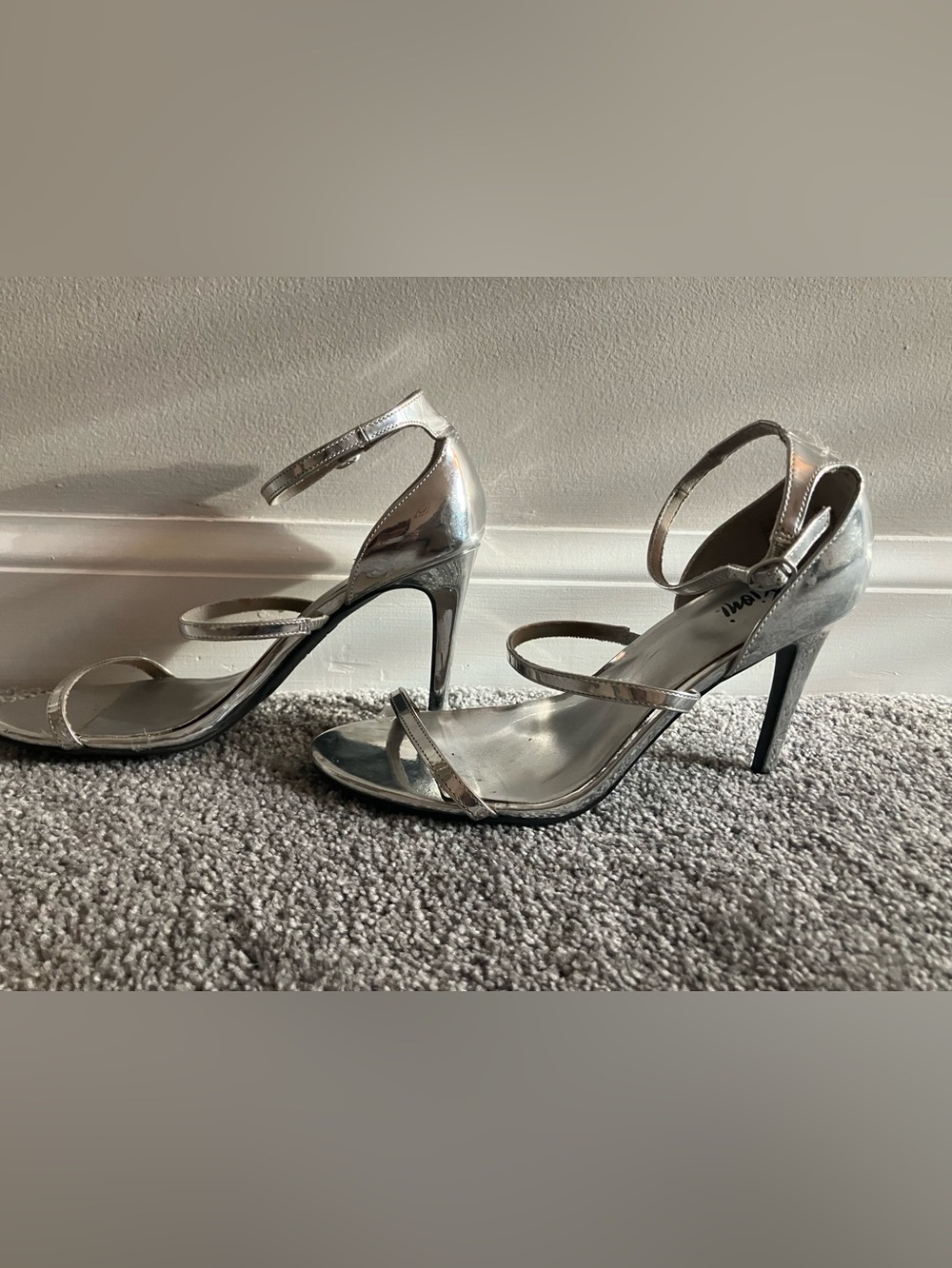 Silver Heels Size 8 Fioni